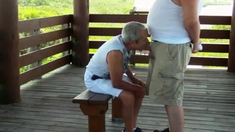 Gordito se folla a abuelo en la calle