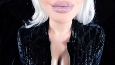 Amateur Milf Flashing Her Big Boobs In A Public Place