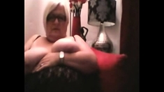 Mature BBW dildoes on camera